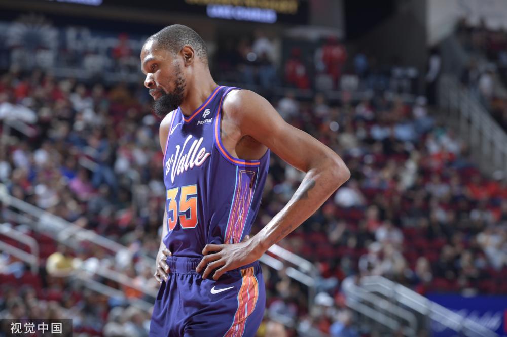 但他在场上 但他在场上